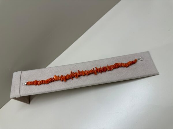 Bracciale con schegge di corallo