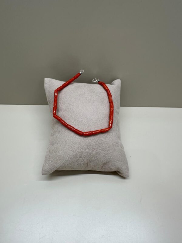 Bracciale con cannette di corallo